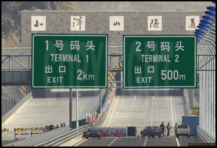 November 2005. On the roadway, one month before official opening. At kilometric point 32, 500 m before arriving at Yangshan deep water harbour.