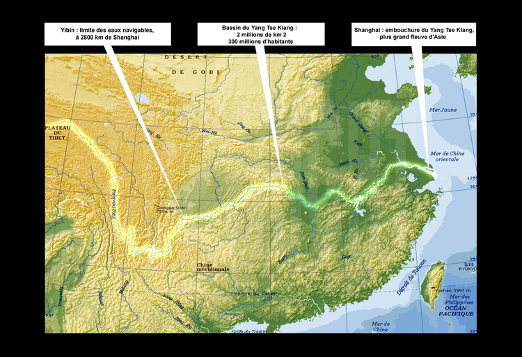 Chine centrale et orientale. D’une longueur de 6300 km, le Yang Tse Kiang occupe un bassin de près de deux millions de km carrés -soit un cinquième du territoire total- dans lequel vivent trois cent millions d’habitants –l’équivalent des cinq grands pays d’Europe occidentale-. C’est depuis près de quatre millénaires le fleuve le plus important de Chine en termes de population et d’échanges.