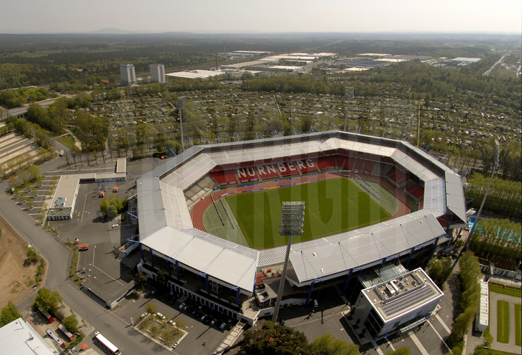 Nuremberg : Inauguré en 1991, le Frankenstadion pourra accueillir 46000 places assises.  5 km seulement le sépare du centre ville.