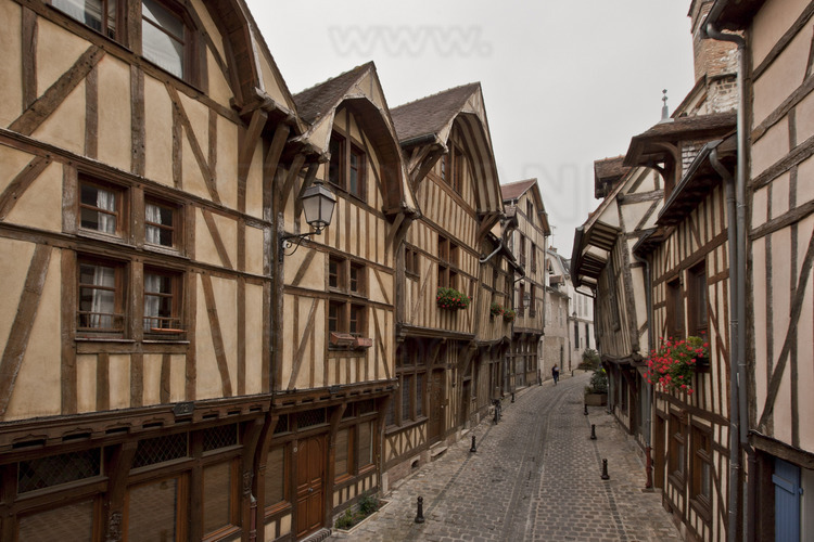 Dans le centre historique, maisons médiévales de la rue François Gentil. Altitude 4 mètres.