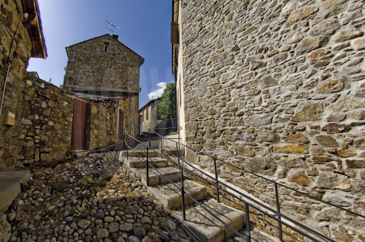 La citadelle et l'enceinte neuves de Mont-Louis (Pyrénées orientales): 
La citadelle clef en main en montagne.
A l’intérieur de l’enceinte, l’un des fours solaires de la région, particulièrement ensoleillée.