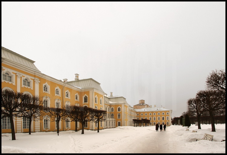 Peterhof Estate:  southern wall of the Grand Palace.  In 1705, Peter the 
Great had a little summer residence built across from the Gulf of Finland.  
But after his victory over the Swedish in 1709 and his visit to Versailles, 
he decided to have a palace built 