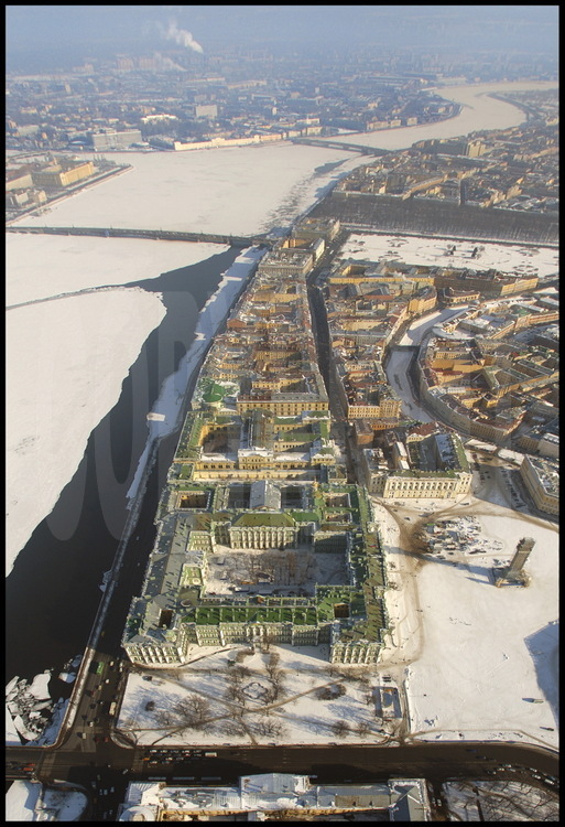 Aerial view of the Hermitage Museum and of the Winter Palace.  In the 
foreground on the right, Palace Place and the Alexander Column.  In the 
middle from left to right, the Neva, the military esplanade and the Moïka 
Canal.  In the background, Petrograd, the city's first neighborhood, founded 
in 1703.