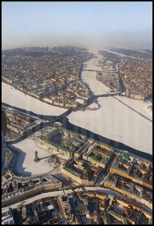 Aerial view of the historical center of the city and of the Neva.  In the 
foreground, the Moïka Canal.  In the middle, from left to right; Palace 
Square, Alexandre Column, the Hermitage and the Winter Palace.  In the 
background, from left to right, the Strelka(the tip) of Vassilievski Island 
with the Academy of Sciences, the Kounskamera, the Marine Museum, the Rostral Columns, and Petrograd, the city's first neighborhood founded in 1703.