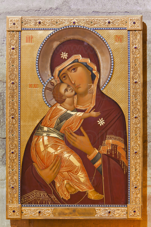 In the prayer space in the west wing of the north transept, an icon of the Virgin and Child.