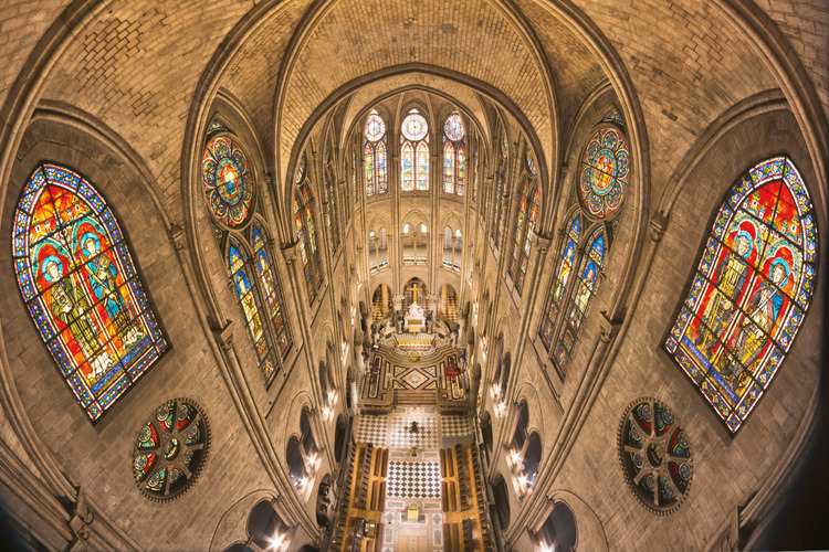 The choir viewed from the central transept. Executed in the nineteenth century to restore the sanctuary of darkness and find the mystery, the side windows describe the founders of the church of Paris, including Saint Denis and Saint Marcel.