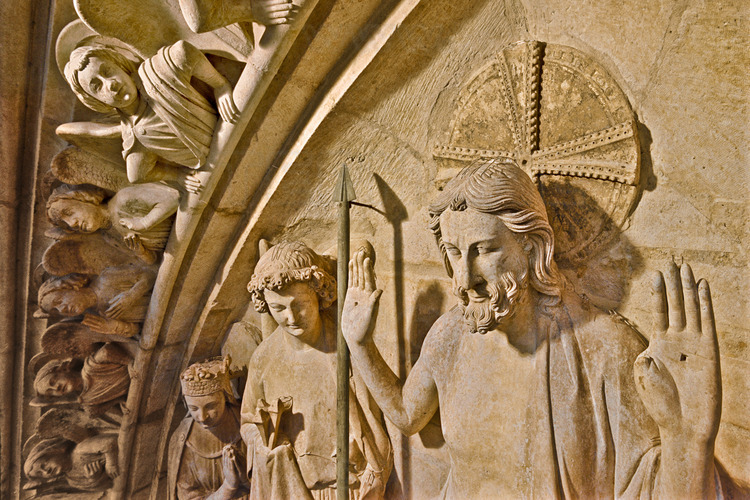 At the height of the portals of the west facade. At the center of facade, detail of central portal of the Last Judgment. At the forefront of the tympanum, Christ, like a supreme judge, sitting on the tribunal. In the center, an angel carries the nails and spear. On the left, the Virgin, kneeling, intercedes for men. At the extreme left, the arch angels, which express all human emotions. Altitude 11 meters.