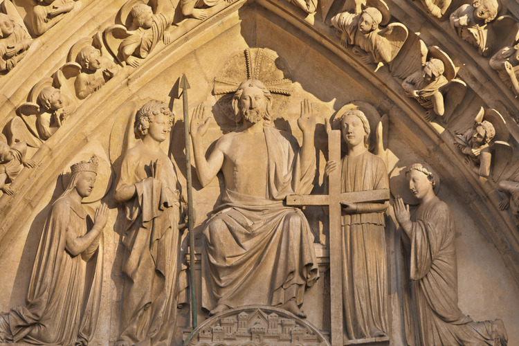 At the height of the portals of the west facade. At the center of façade, the portal of the Last Judgment. At the tip of the tympanum, Christ, like a supreme judge, sitting on the tribunal. The Virgin (left) and John (right) kneeling, interceding for men. Altitude 11 meters.