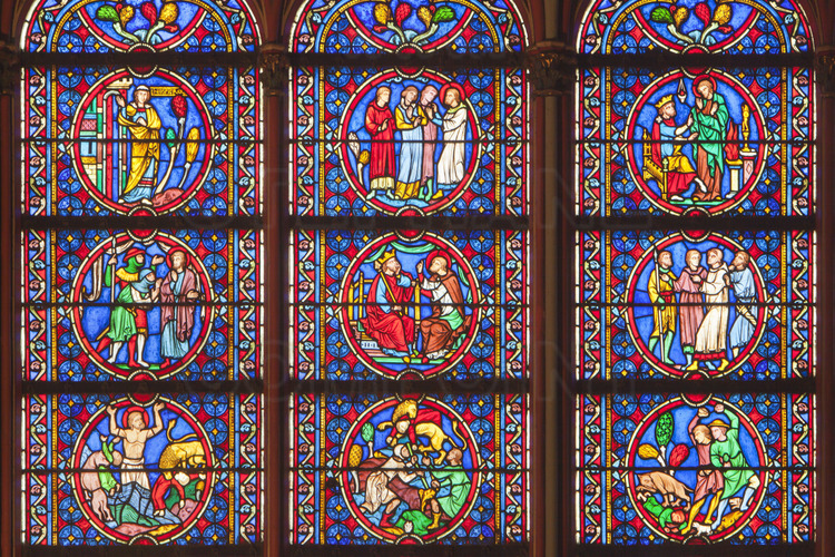 To the right of the central chapel, the chapel of Saint George, now the Chapel of the Holy Sacrament. Here, stained glass panels opening onto the chevet.