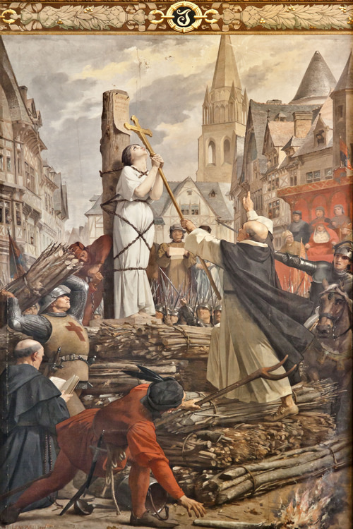 Rouen, où Jeanne d'Arc fut jugée, condamnée et brûlée vive le 30 mai 1431. Peinture de Jeanne d'Arc sur le bûcher, réalisée entre 1886 et 1890 par Jules Eugène Lenepveu.