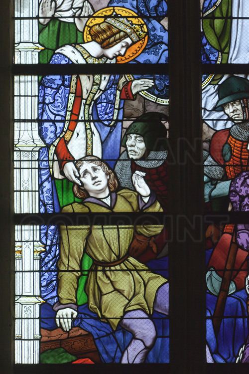 Orléans, où l'armée conduite par Jeanne d'Arc battit les anglais le 8 mai 1429 : A l'intérieur de la Cathédrale Sainte-Croix, série de neuf vitraux réalisés en 1893 par Eugène Grasset et représentant l'épopée de Jeanne d'Arc. 8/ 