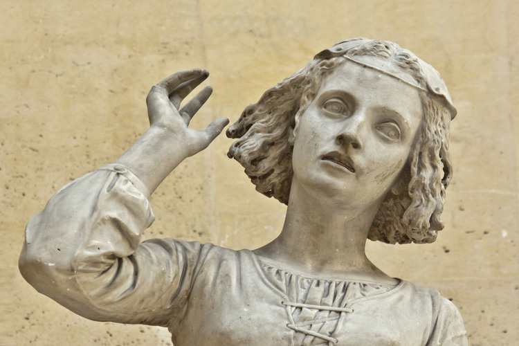 Domrémy, où est née Jeanne d'Arc le 6 janvier 1412. Statue en marbre de Jeanne d'Arc écoutant ses voix, réalisée en 1845 par le sculpteur François Rude.