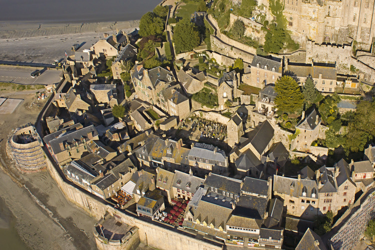 Le village du Mont Saint Michel vu depuis l'est.