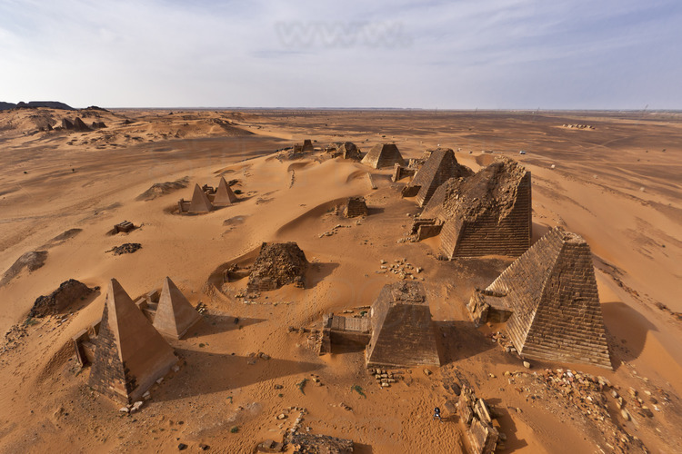 A few kilometers east of the Nile, in the middle of a desert plain, rise strange pyramids, with steep edges. Here, in Meroe, in the heart of Sudan, which were buried the kings of the first known civilization of black Africa. At that time, a rich city extends to the river, with religious monuments, shops, crafts (metalworking, jewelry, pottery ..) while the royal cemetery is located at a distance on hills in the desert. At sunrise, general view of the royal tombs in the cemetery north, by far the largest and best preserved.