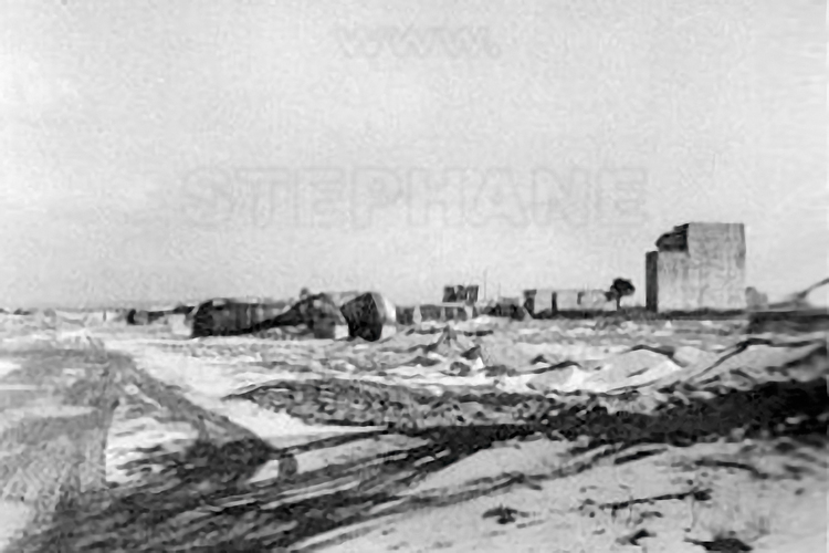 Normandie - Calvados (14) - Hermanville sur Mer : Site 11 : Sword Beach - Ouistreham. Ville choisie pour les principales ceremonies du 70eme anniversaire (avec, entres autres, les presences d'Obama, Cameron, Hollande et de la Reine Elizabeth II).  Site strategique du Mur de l'Atlantique, le Grand Bunker allemand est l'ancien quartier general qui commandait le tir des batteries allemandes de l'estuaire de l'Orne, un secteur tres fortifie. D'une hauteur de  17 metres, cette tour de beton de six etages unique en son genre etait aussi une tour d'observation munie d'un equipement tres sophistique pour l'epoque. Le bunker n'a ete sous controle total des Allies que le 9 juin 1944. Il a ete restaure et reamenage afin de lui redonner l'aspect et le contenu qu'il avait le 6 juin 1944. Photos d'archives non disponible a la vente sur ce site mais uniquement presente pour situer le contexte historique. // Normandy - Calvados (14) - Hermanville sur Mer: Site 11: Sword Beach - Ouistreham. City chosen for the main ceremonies of the 70th anniversary (with, among others, the presence of Obama, Cameron, Hollande and Queen Elizabeth II). A strategic site of the Atlantic Wall, the Great German Bunker is the former headquarters which commanded the firing of German batteries in the Orne estuary, a highly fortified sector. With a height of 17 meters, this unique six-story concrete tower was also an observation tower equipped with very sophisticated equipment for the time. The bunker was not under total Allied control until June 9, 1944. It was restored and redeveloped in order to give it the appearance and content it had on June 6, 1944. Archive photos not available at the sale on this site but only presented to provide historical context.