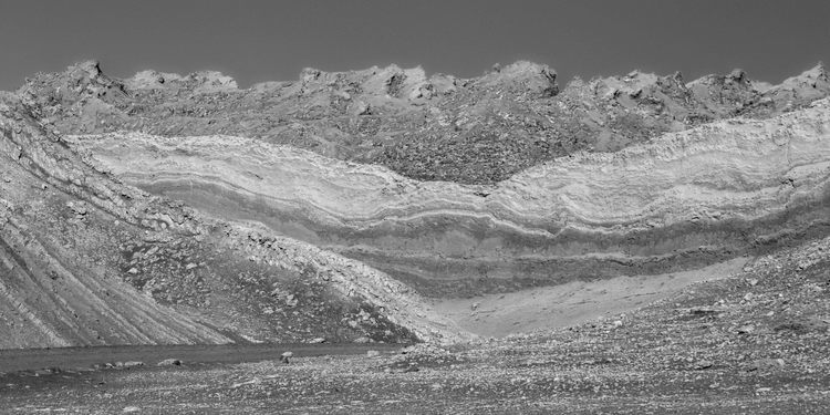 Chili - Désert d'Atacama : Valle de la Luna (altitude 2260 m.). Piste de sortie.