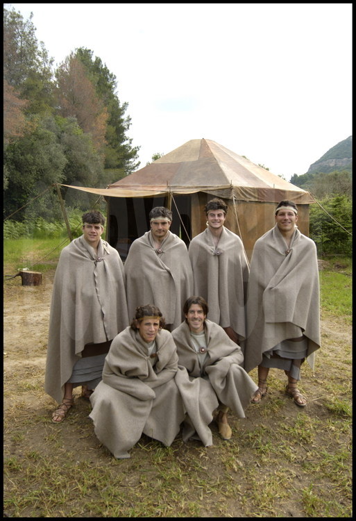 Not far from the palestra, participants stayed in a camp which identically recreated their ancestor’s living conditions. In front of their tent, the entire Spanish team.