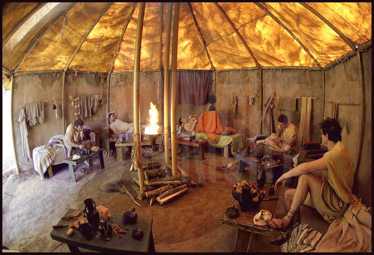 Not far from the palestra, participants stayed in a camp which identically recreated their ancestor’s living conditions. The German athletes, the inside of their tent neatly made up, adapted well to ancient daily life conditions.