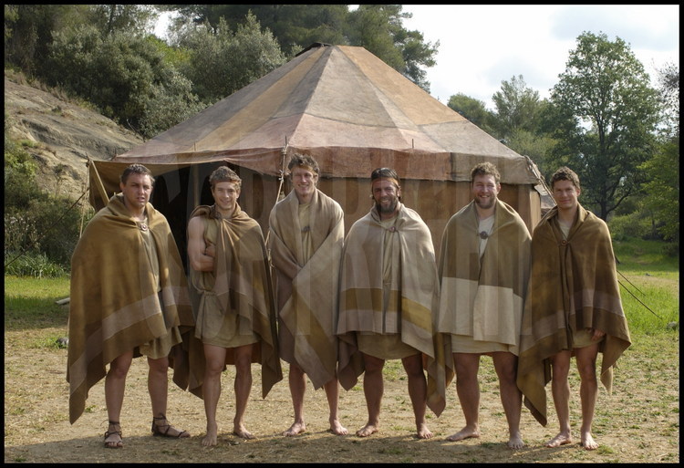 Not far from the palestra, participants stayed in a camp which identically recreated their ancestor’s living conditions. In front of their tent, the entire German team.