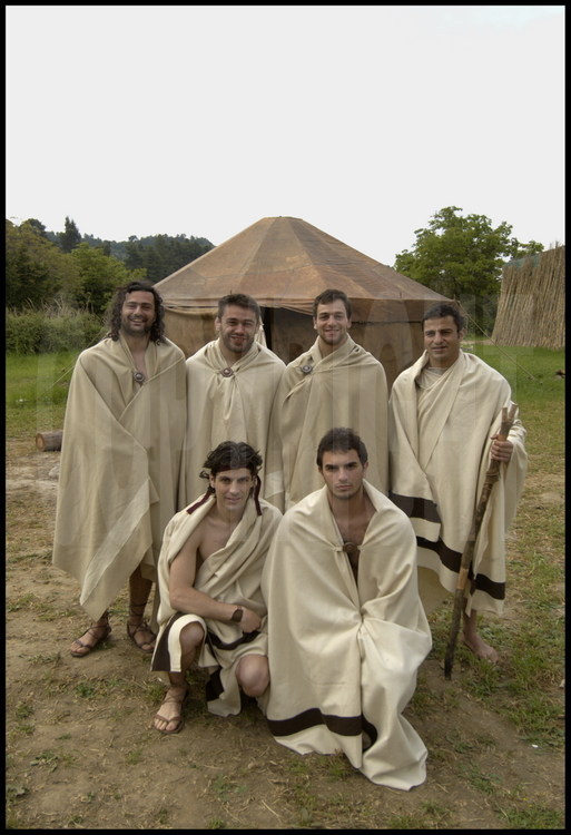 Not far from the palestra, participants stayed in a camp which identically recreated their ancestor’s living conditions. In front of their tent, the entire Greek team.