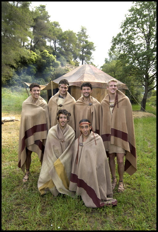 Not far from the palestra, participants stayed in a camp which identically recreated their ancestor’s living conditions. In front of their tent, the entire French team.