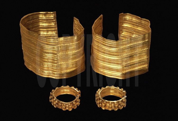 These gold-covered Celtic bracelets and earrings are part of the collection of the museum of Saint Germain en Laye.